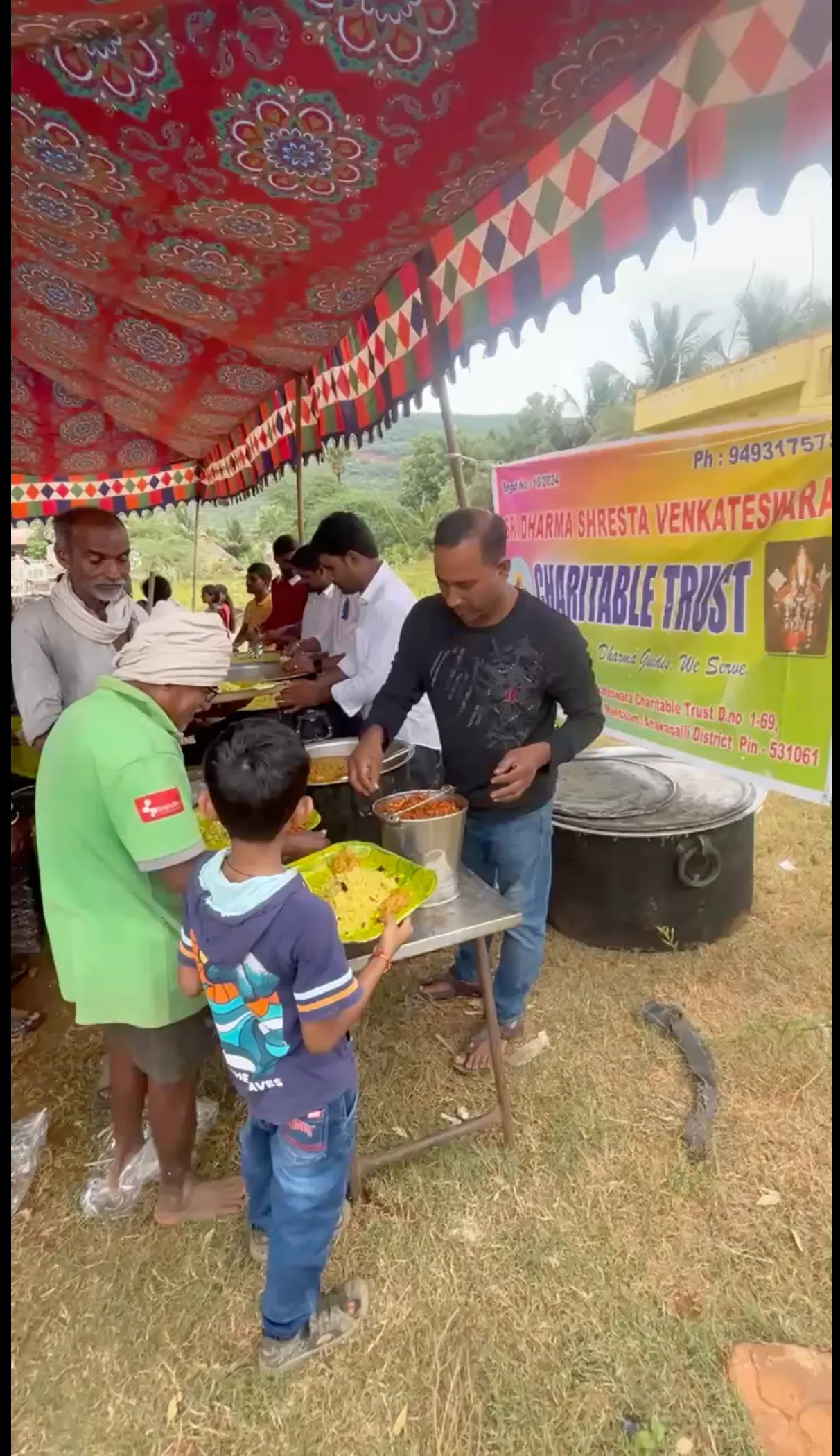 Volunteers are distributing food to people.